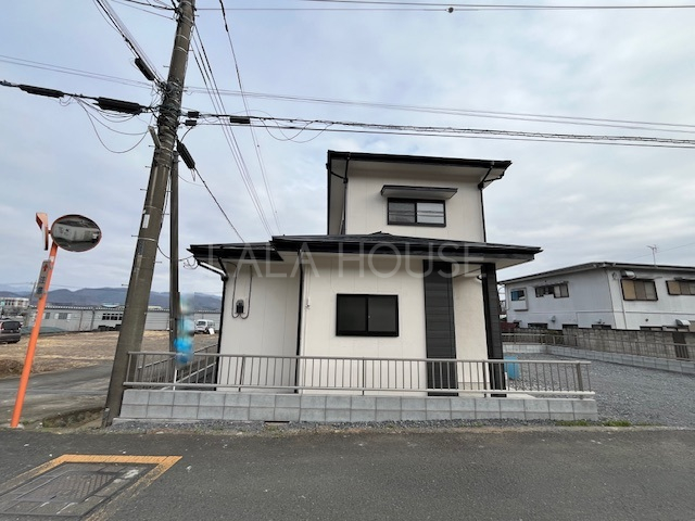 �O�ʓ��H�܂ތ��n�ʐ^ -