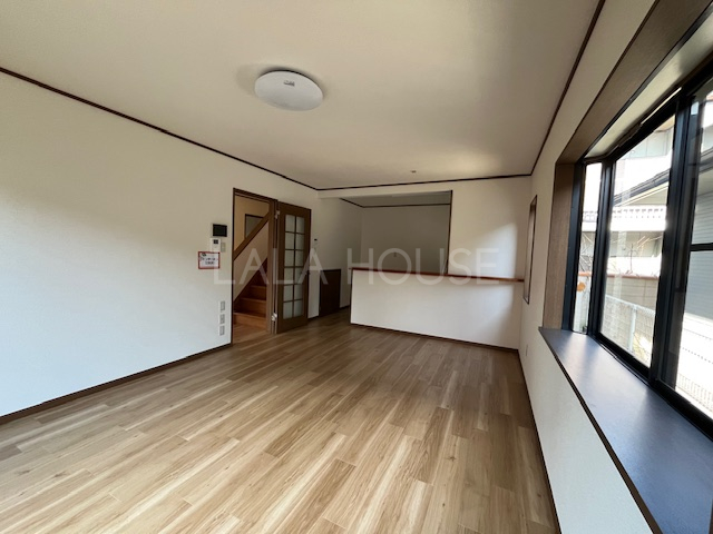 ���r���O -