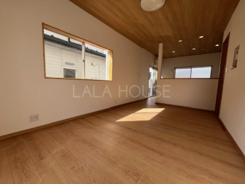 ���r���O -