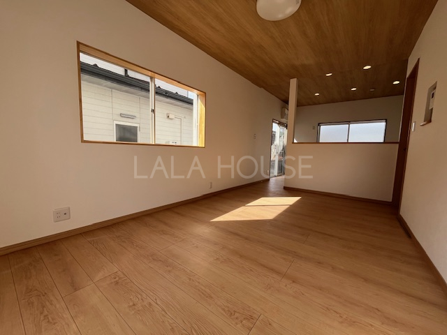 ���r���O -