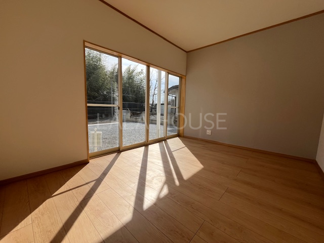 ���r���O -