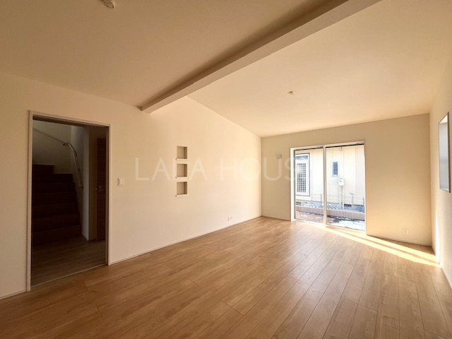 ���r���O -