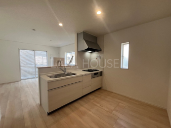 ���r���O -