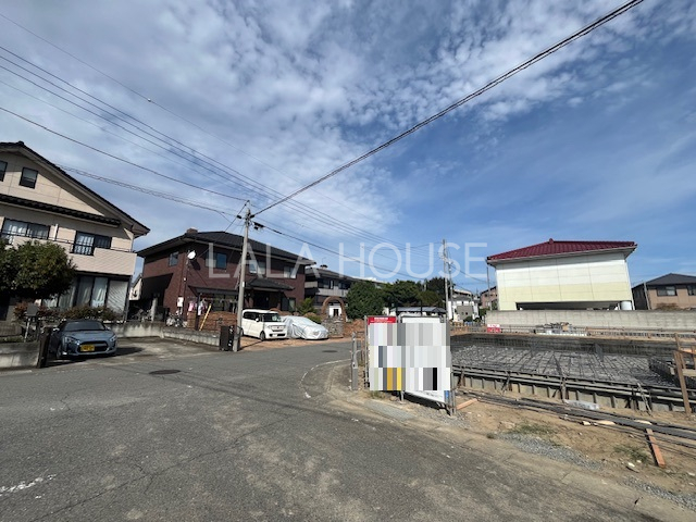 �O�ʓ��H�܂ތ��n�ʐ^ 2025.10.18�B�e��
���C�y�ɂ��₢���킹����������