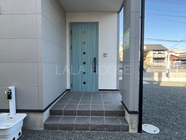 ���� �j���A���X�u���[���X�e�L�Ȍ��փh�A��