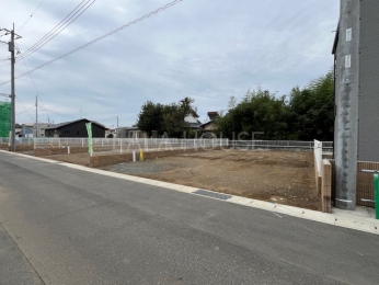 �O�ʓ��H�܂ތ��n�ʐ^ ���w�Z�܂œk���V���I�ʊw�����S�̗��n�ł���