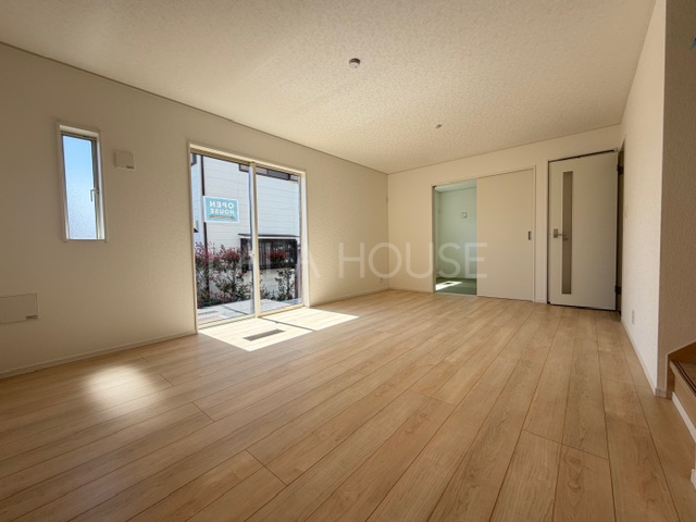 ���r���O -