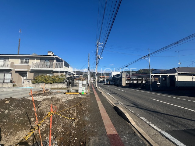 �O�ʓ��H�܂ތ��n�ʐ^ 2025.11.10�B�e��
���C�y�ɂ��₢���킹����������