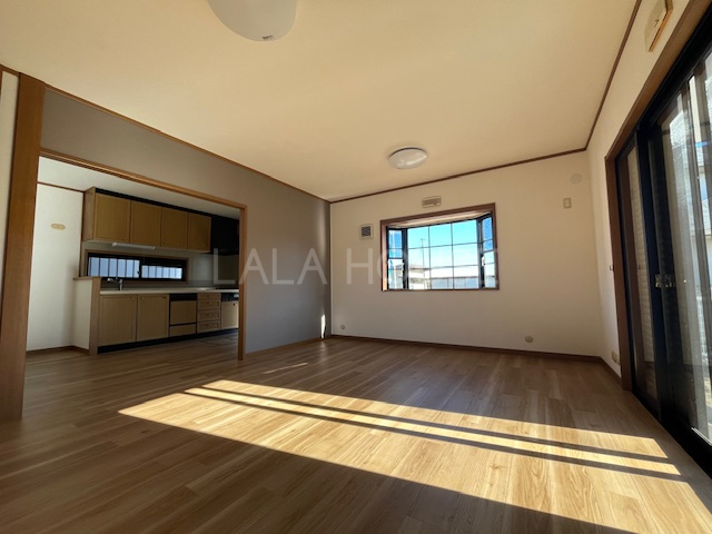 ���r���O -