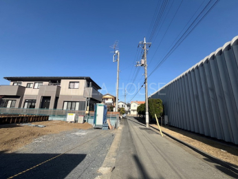 �O�ʓ��H�܂ތ��n�ʐ^ 2025.12.13�B�e��
���C�y�ɂ��₢���킹����������