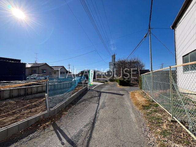 �O�ʓ��H�܂ތ��n�ʐ^ 2025.12.16�B�e��
���C�y�ɂ��₢���킹����������