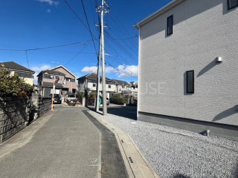 �O�ʓ��H�܂ތ��n�ʐ^ -