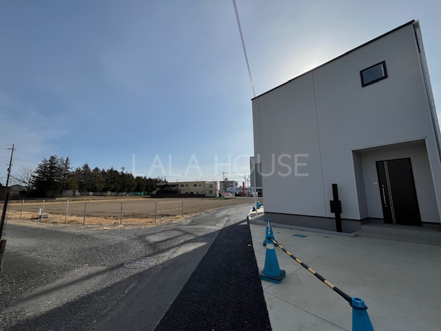 �O�ʓ��H�܂ތ��n�ʐ^ -