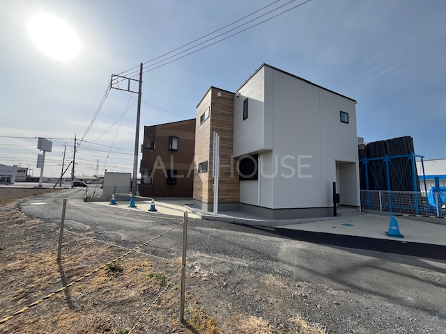 �O�ʓ��H�܂ތ��n�ʐ^ -