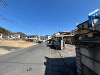 �O�ʓ��H�܂ތ��n�ʐ^ -