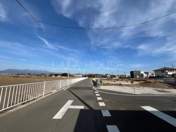 �O�ʓ��H�܂ތ��n�ʐ^ 2026.2.5�B�e��
���C�y�ɂ��₢���킹����������