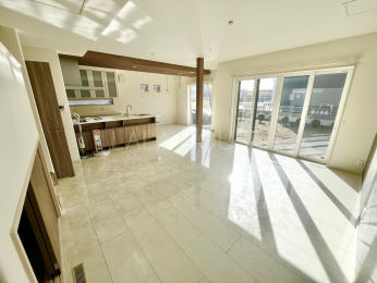 ���r���O -