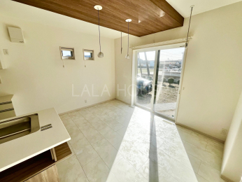 ���r���O -