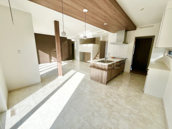 ���r���O -