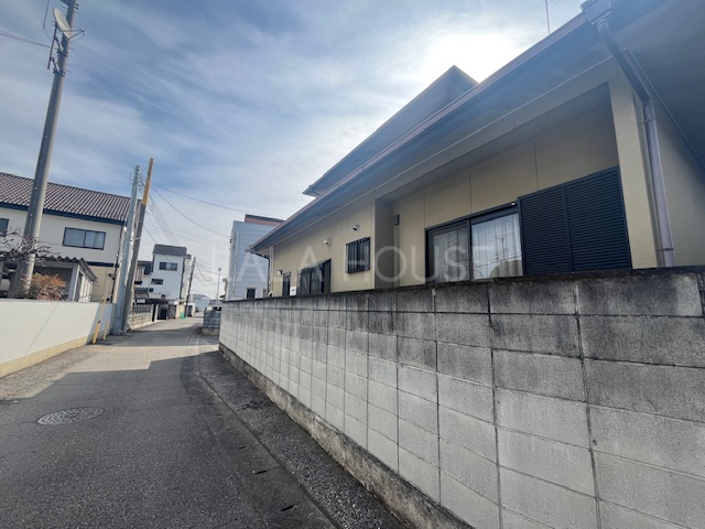 �O�ʓ��H�܂ތ��n�ʐ^ -