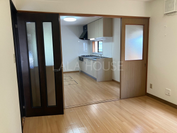 ���r���O -