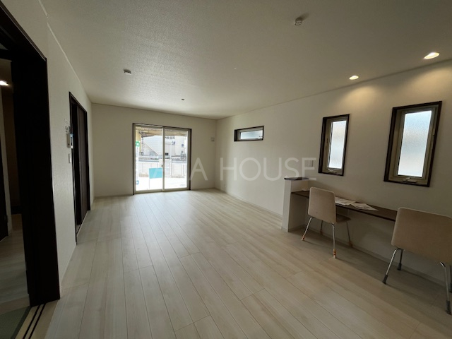 ���r���O -