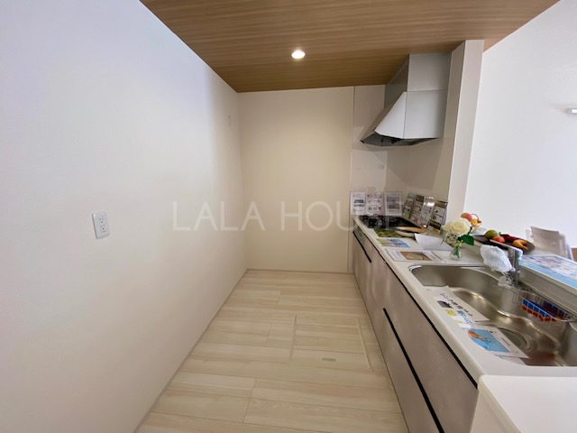 �L�b�`�� �����тɂ��������y���߂�L�b�`���ł���