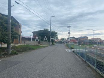 �O�ʓ��H�܂ތ��n�ʐ^ 2026.8.27�B�e��
���C�y�ɂ��₢���킹����������