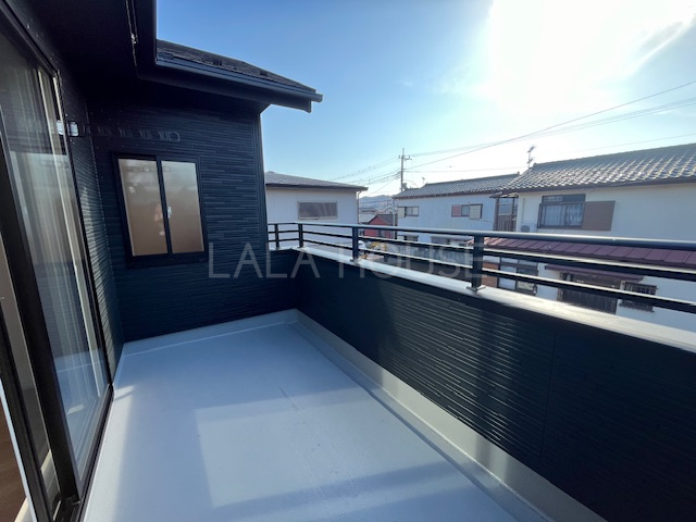 �o���R�j�[ -